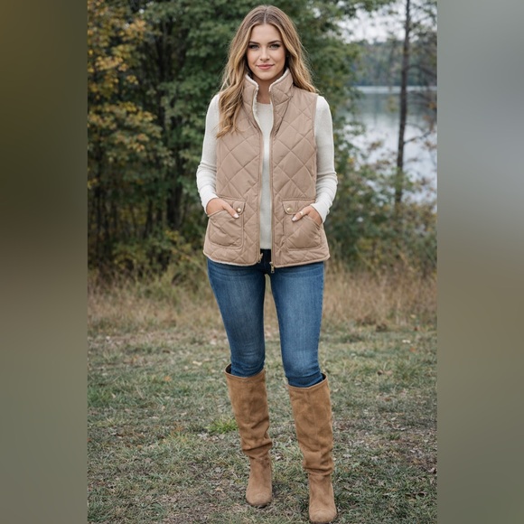Amazon Essentials Jackets & Blazers - Amazon Essentials Women's Beige Quilted Puffer Vest